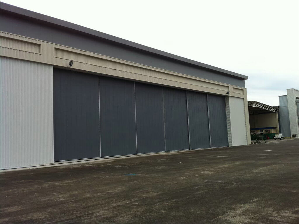 Large Aircraft Hangar Door: Liaoning Anshan Airport Large Aircraft Hangar Door (Case)