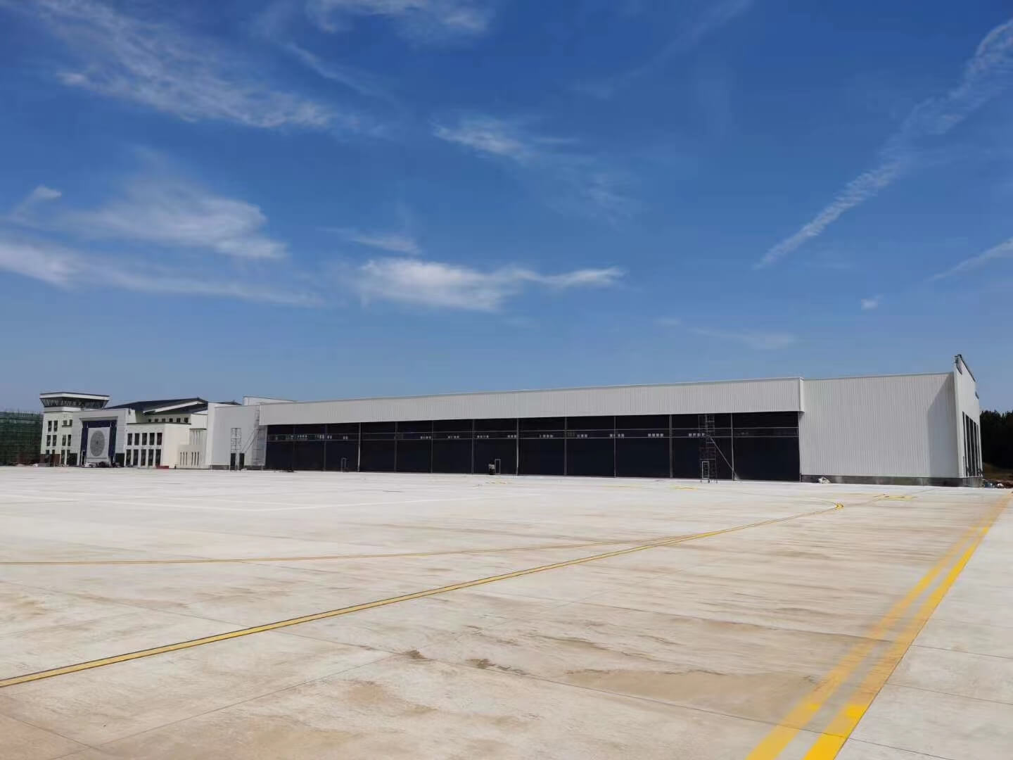 Large Aircraft Hangar Doors: Qingdao Airport Large Aircraft Hangar Door (Case)