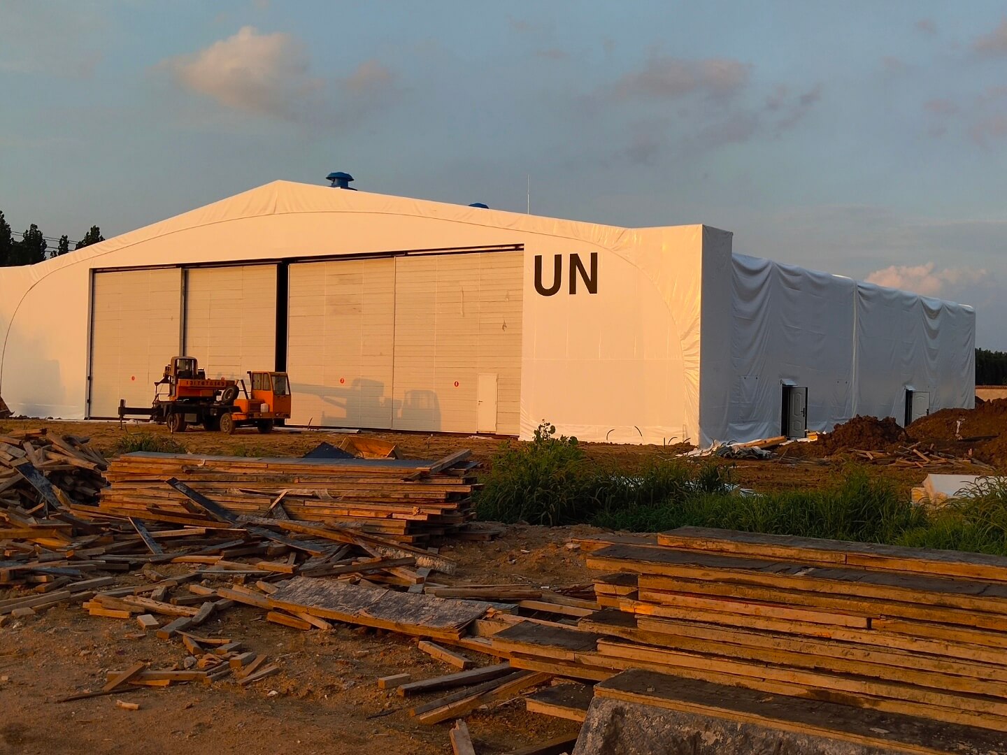 Large Aircraft Hangar Doors: UN Project (Case) for Large Aircraft Hangar Doors Abroad