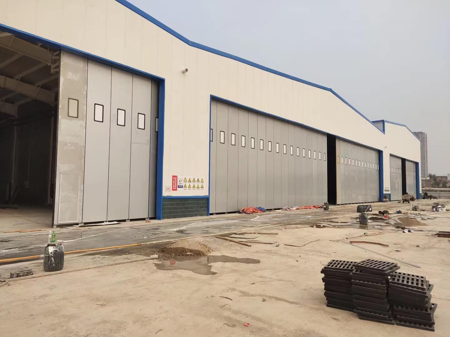 Large Machine Shed Door: Large Swing Door (Case)