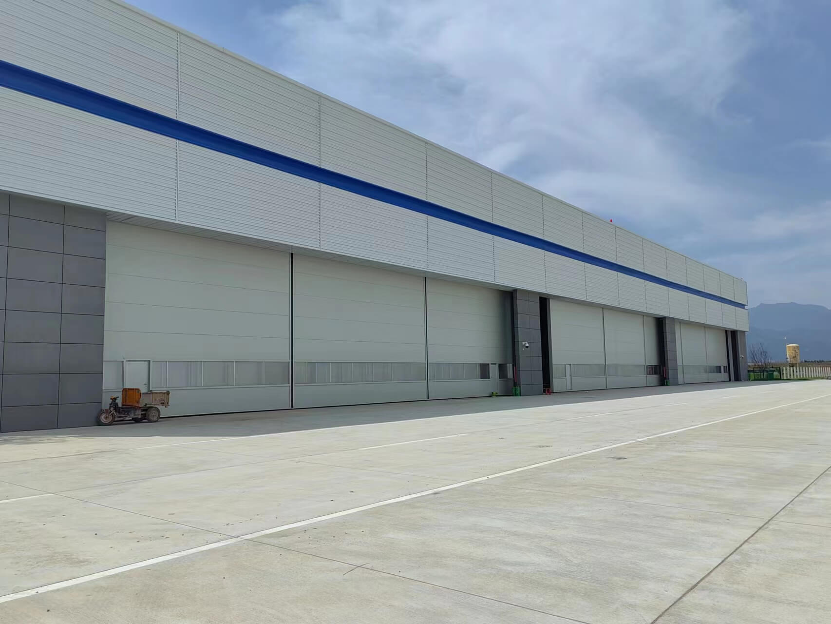 Large Aircraft Hangar Door: General Airport of Nanchang, Jiangxi (Case)